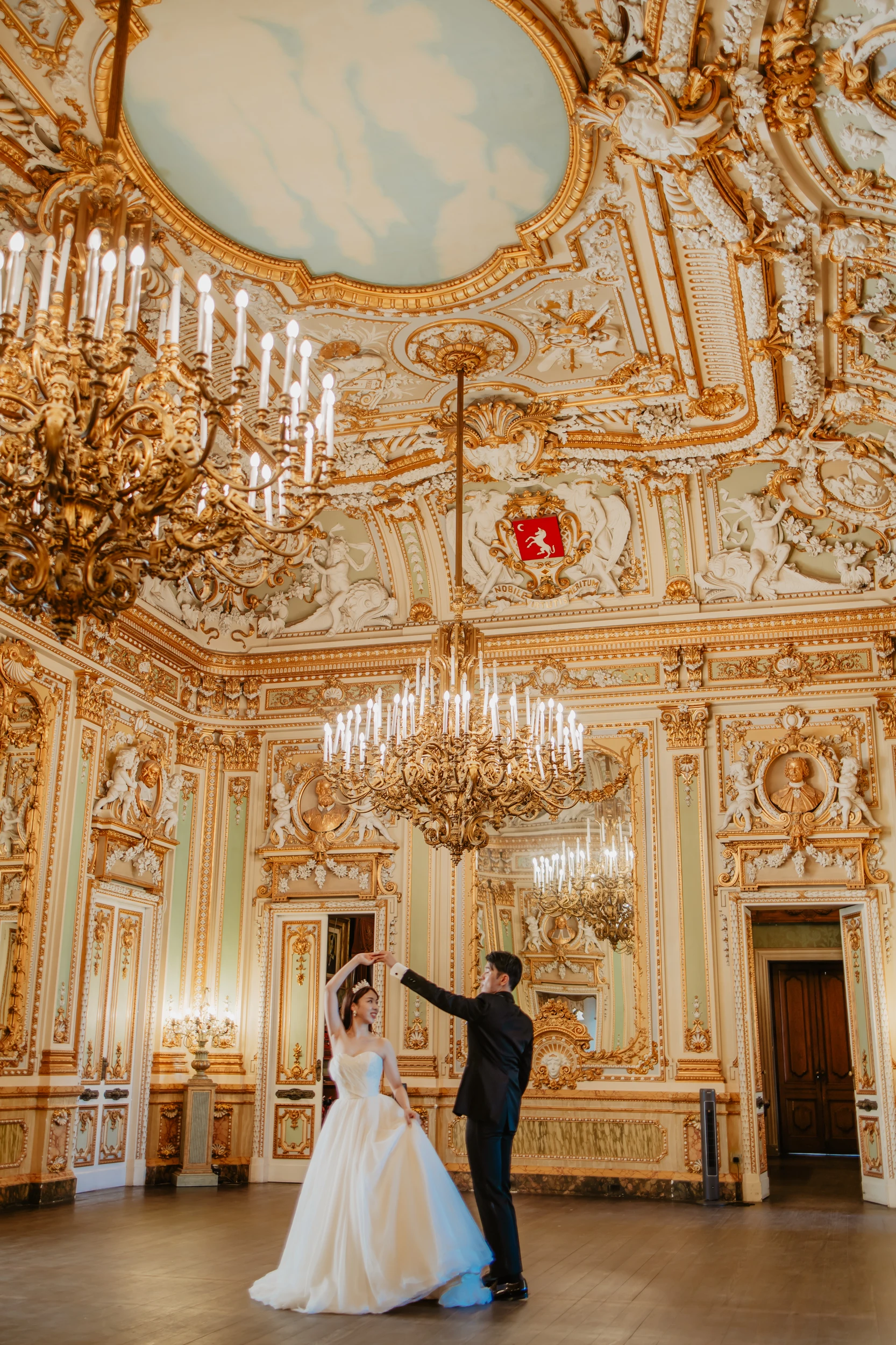 Emanuela Venuti fotografo matrimonio - primo ballo nel palazzo dorato