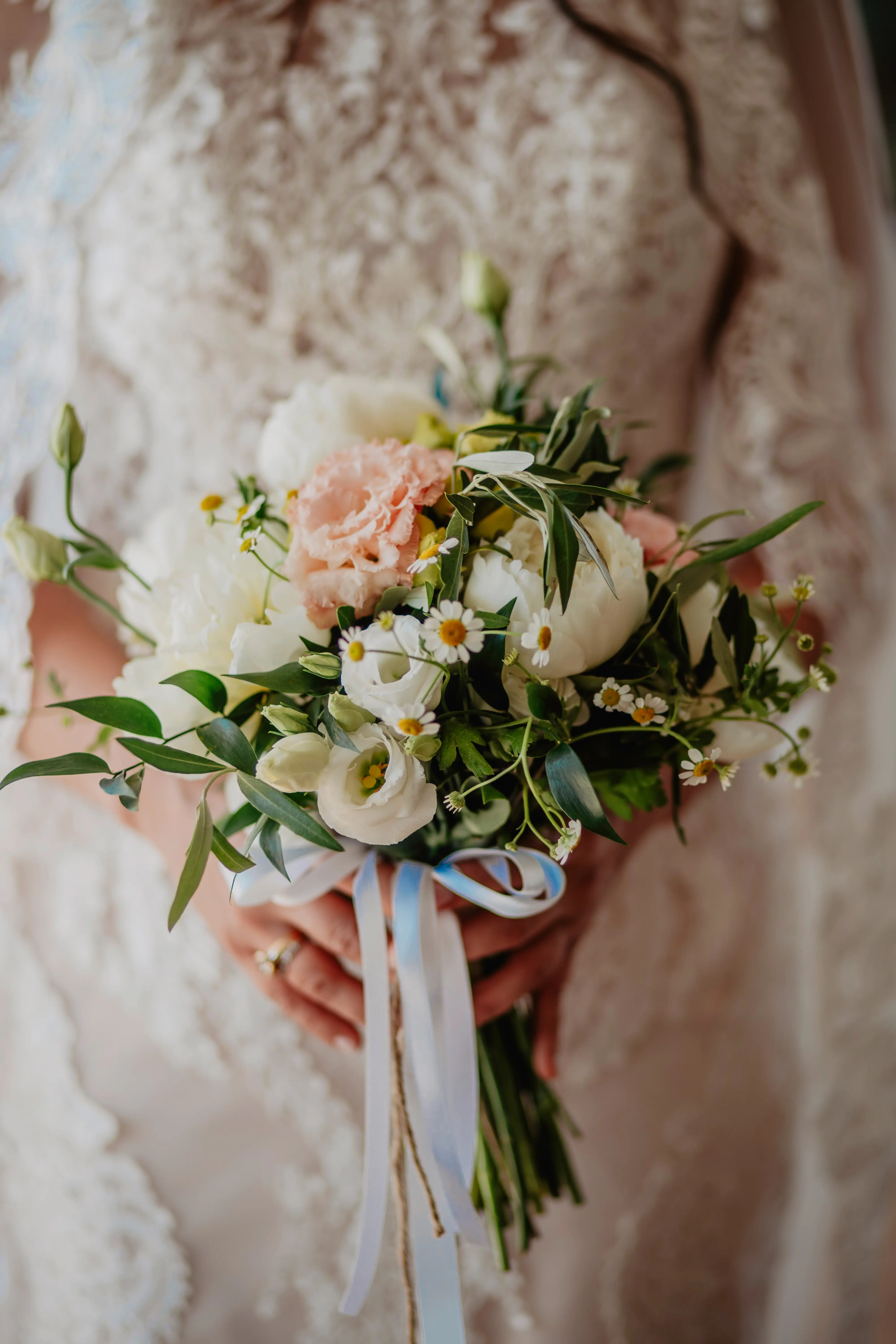 Emanuela Venuti fotografo matrimonio - dettaglio bouquet e anelli