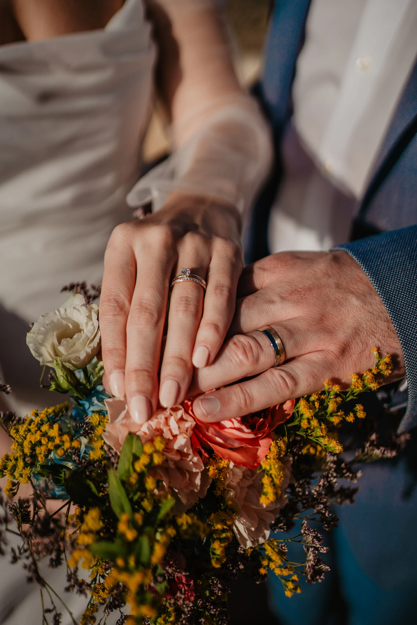 Emanuela Venuti fotografo matrimonio - momento tenero al mare