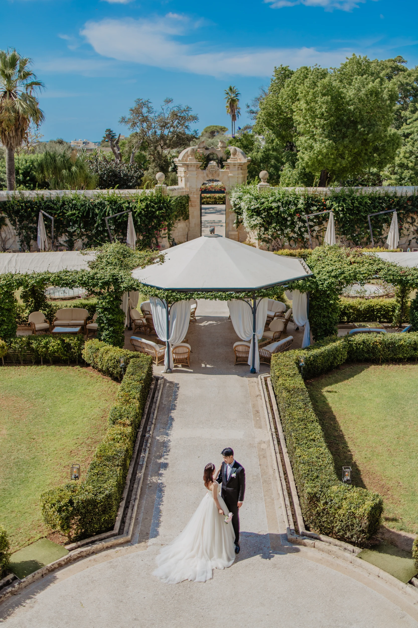 Emanuela Venuti fotografo matrimonio - ballo nel palazzo con lampadari