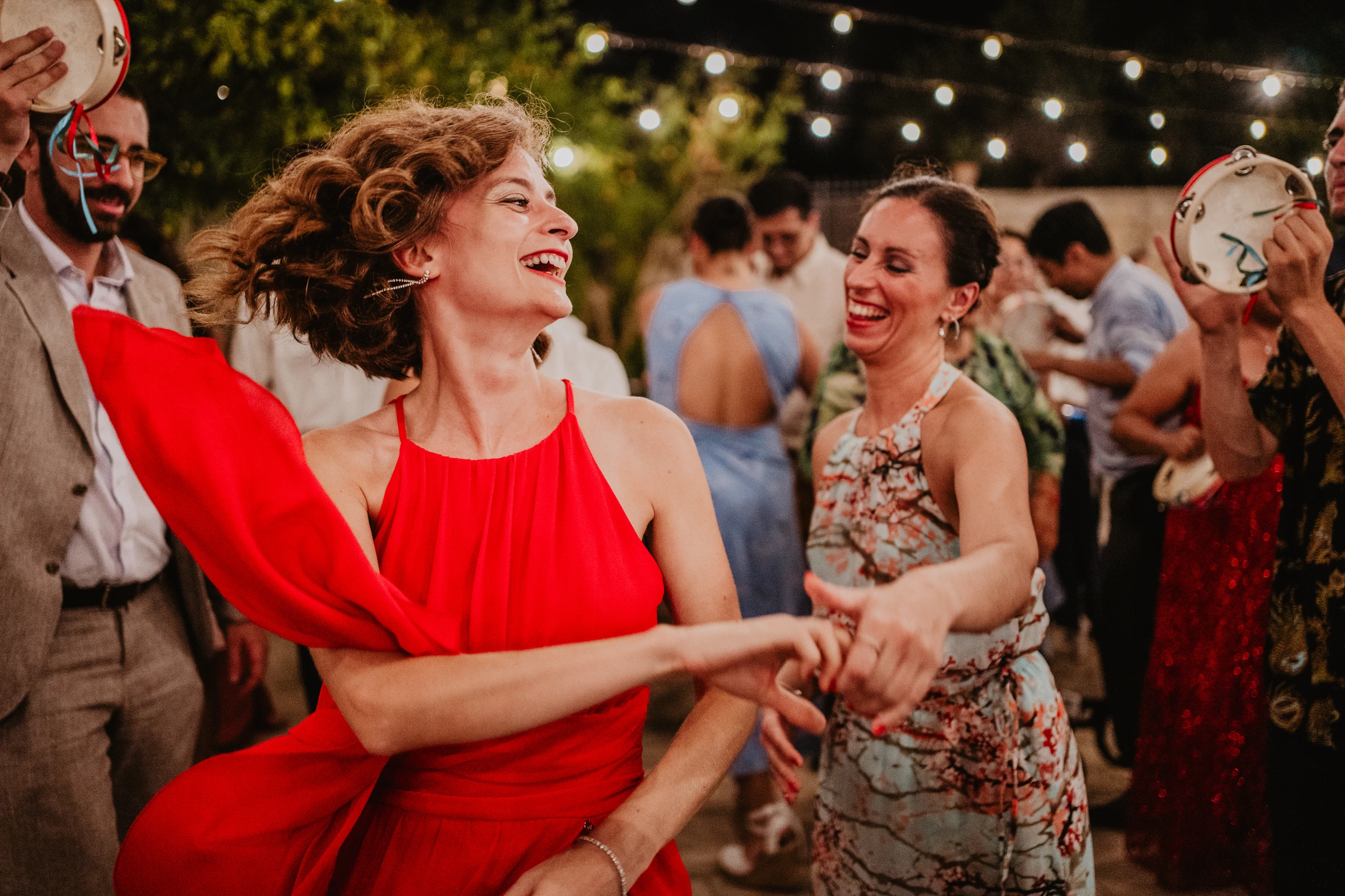 Emanuela Venuti fotografo matrimonio - ospiti danzanti luci serali