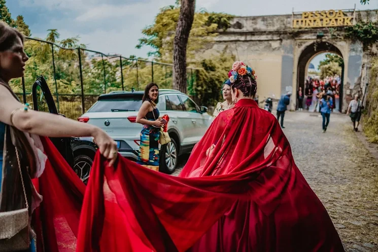 Emanuela Venuti fotografo matrimonio - sposi nel giardino fiorito